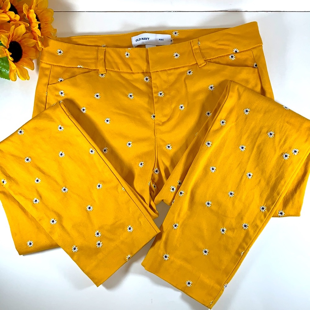 Old Navy Pixie -Daisy Crop Pants